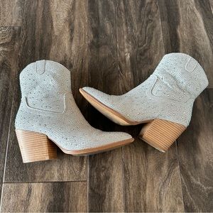 Rhinestone chunky heeled western boots size 6